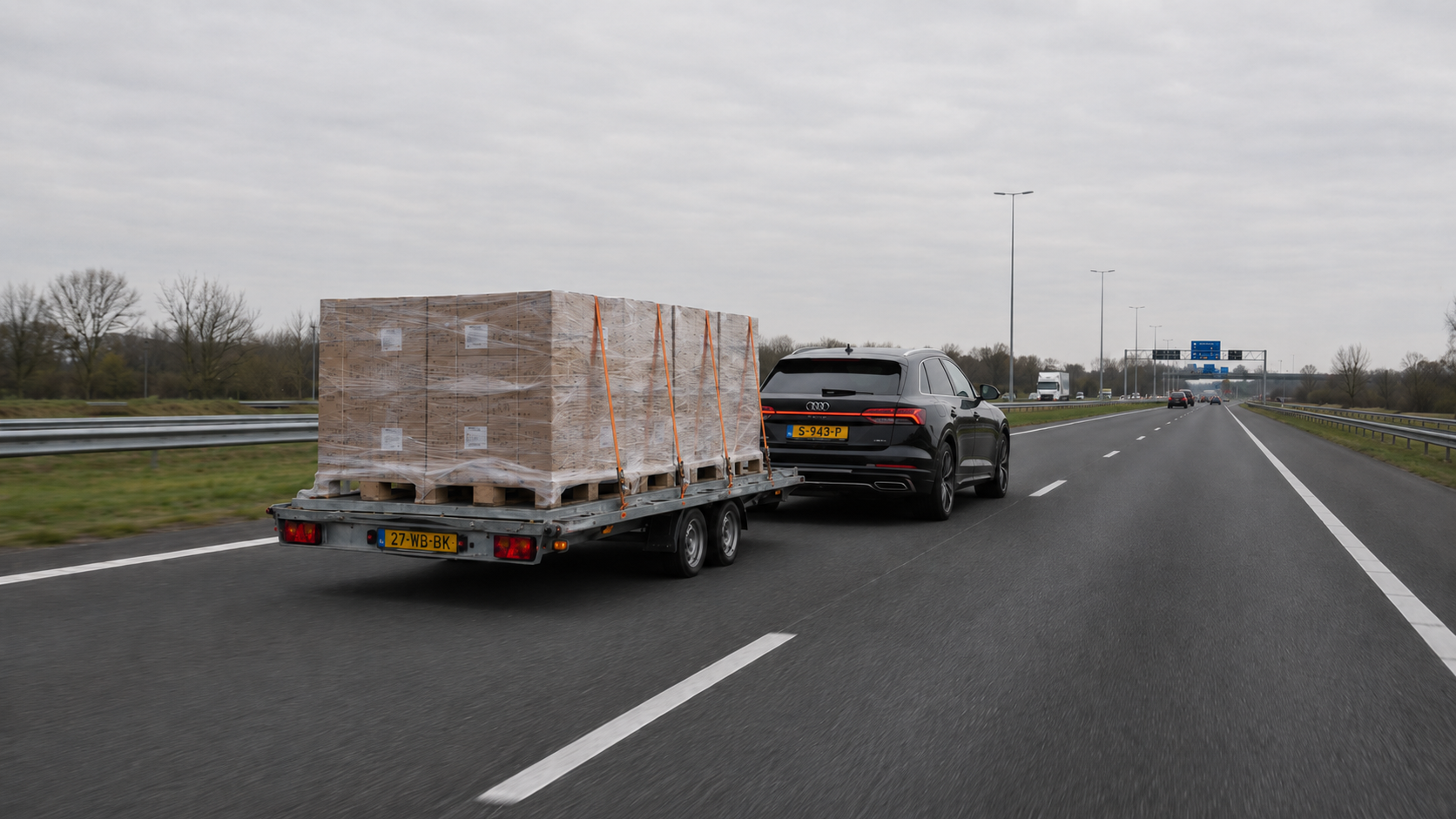 Trailer op de snelweg